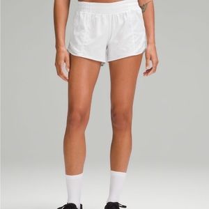 NWT Lululemon Hotty Hot LR Short 4” Lined